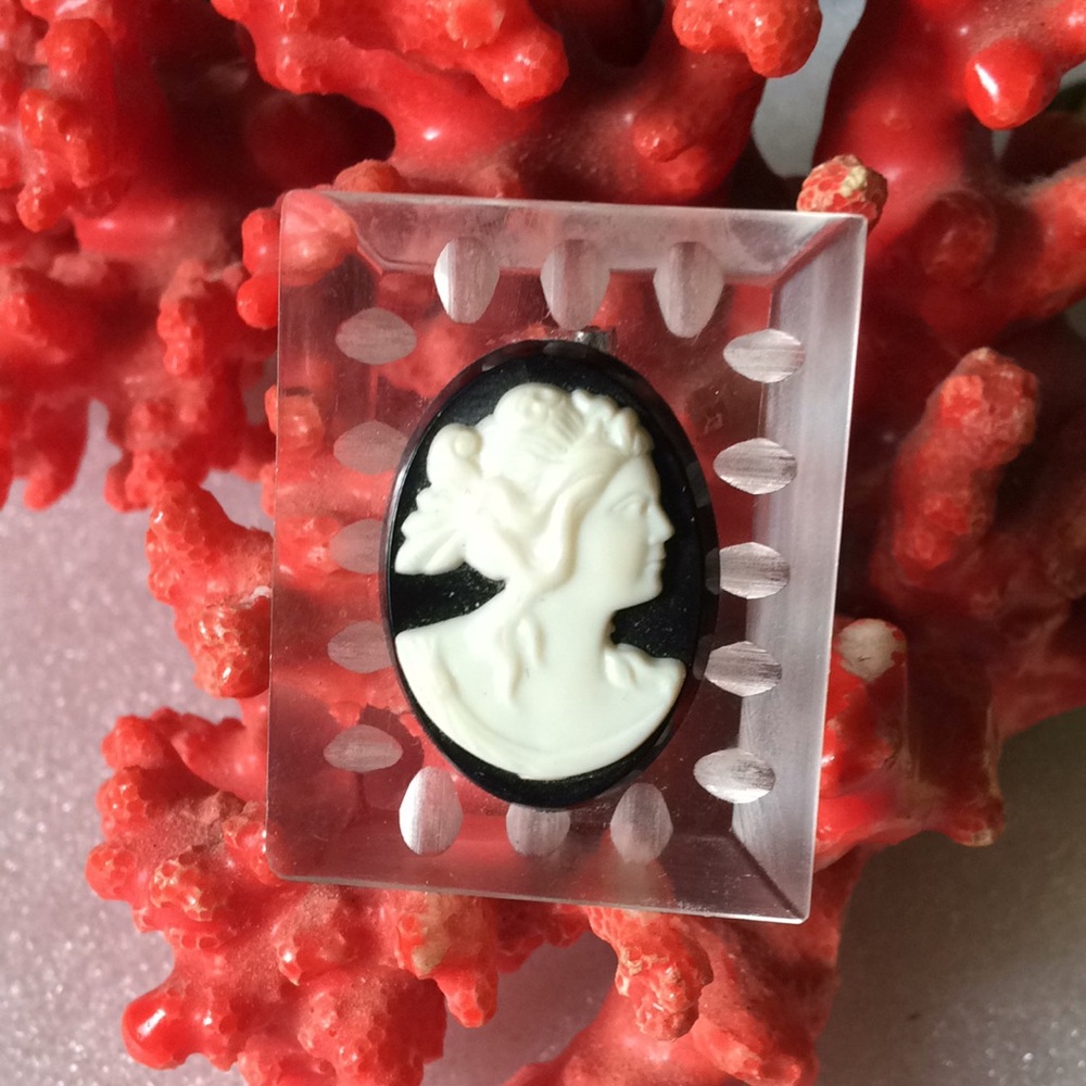 Vintage engraved cameo brooch